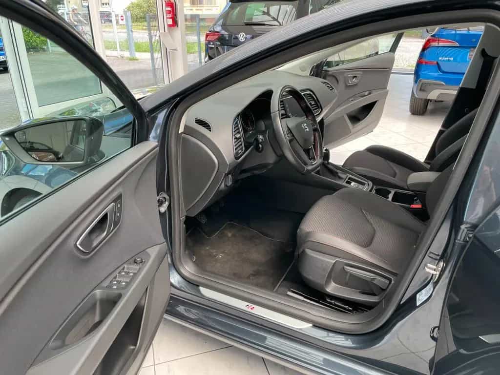 Seat Leon FR PDC LED RFK SHZ 08/2019-photo-12