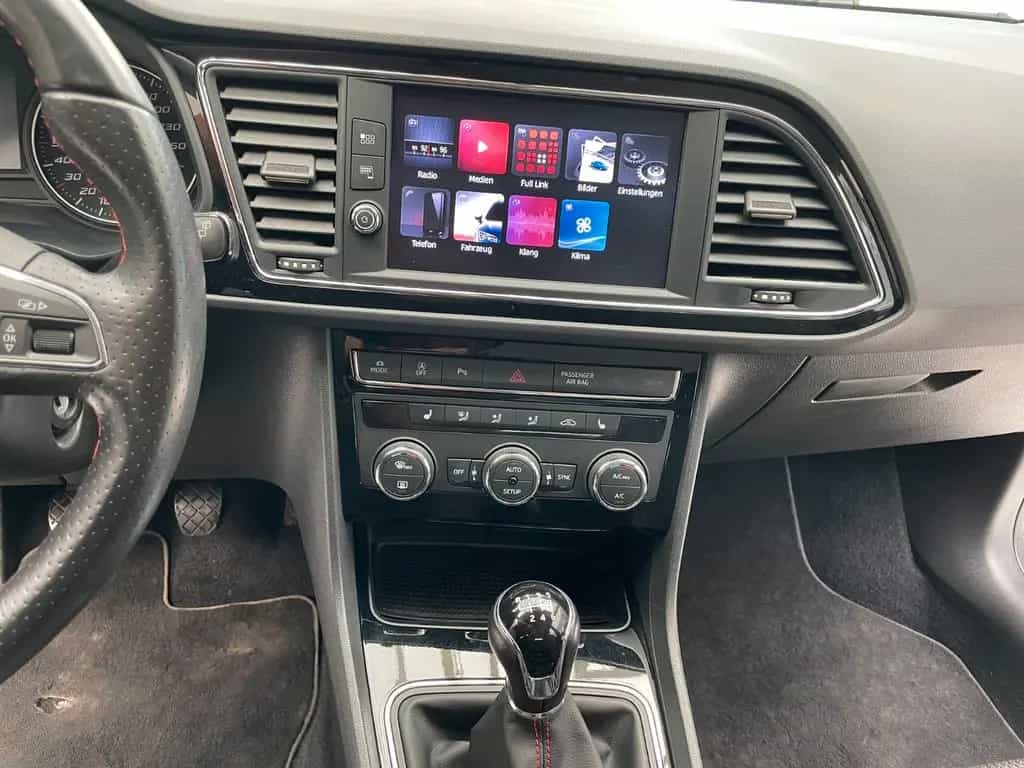 Seat Leon FR PDC LED RFK SHZ 08/2019-photo-16