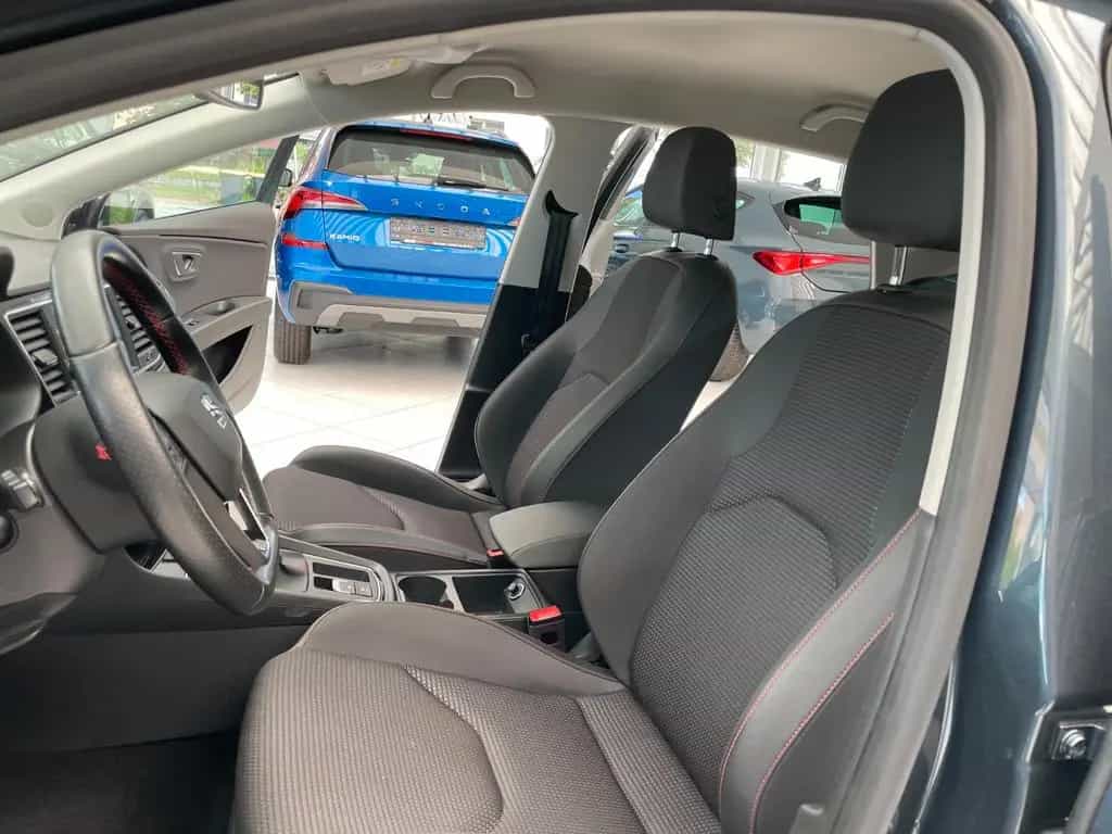 Seat Leon FR PDC LED RFK SHZ 08/2019-photo-17