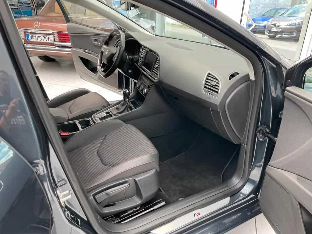 Seat Leon FR PDC LED RFK SHZ 08/2019-photo-8