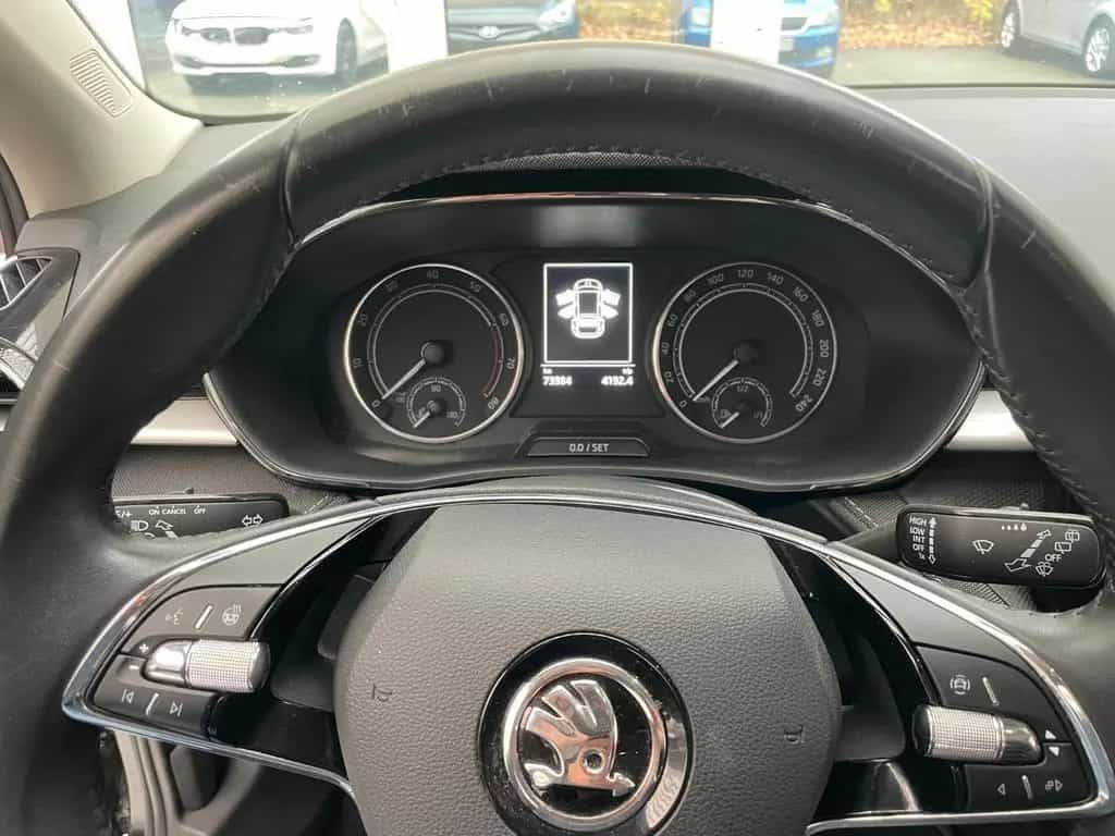 Skoda Fabia Style LED SmartLink PDC Klimaautomatic 01/2022-photo-13