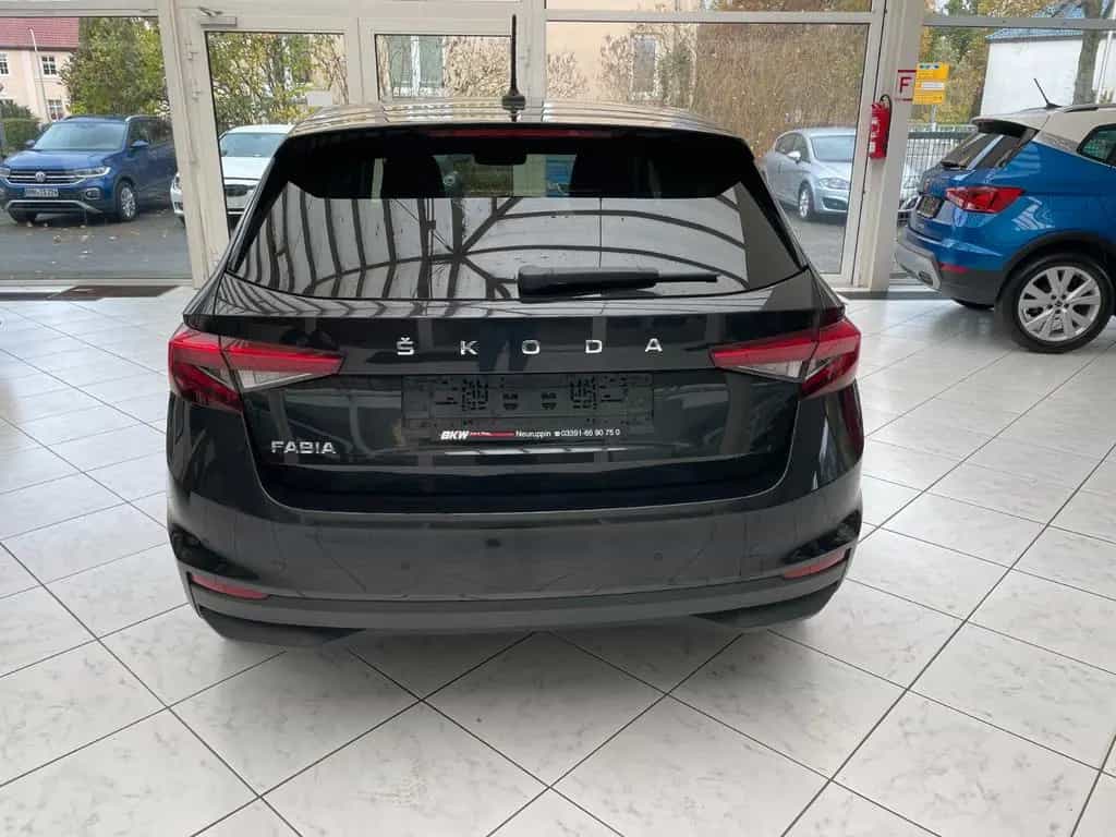 Skoda Fabia Style LED SmartLink PDC Klimaautomatic 01/2022-photo-3