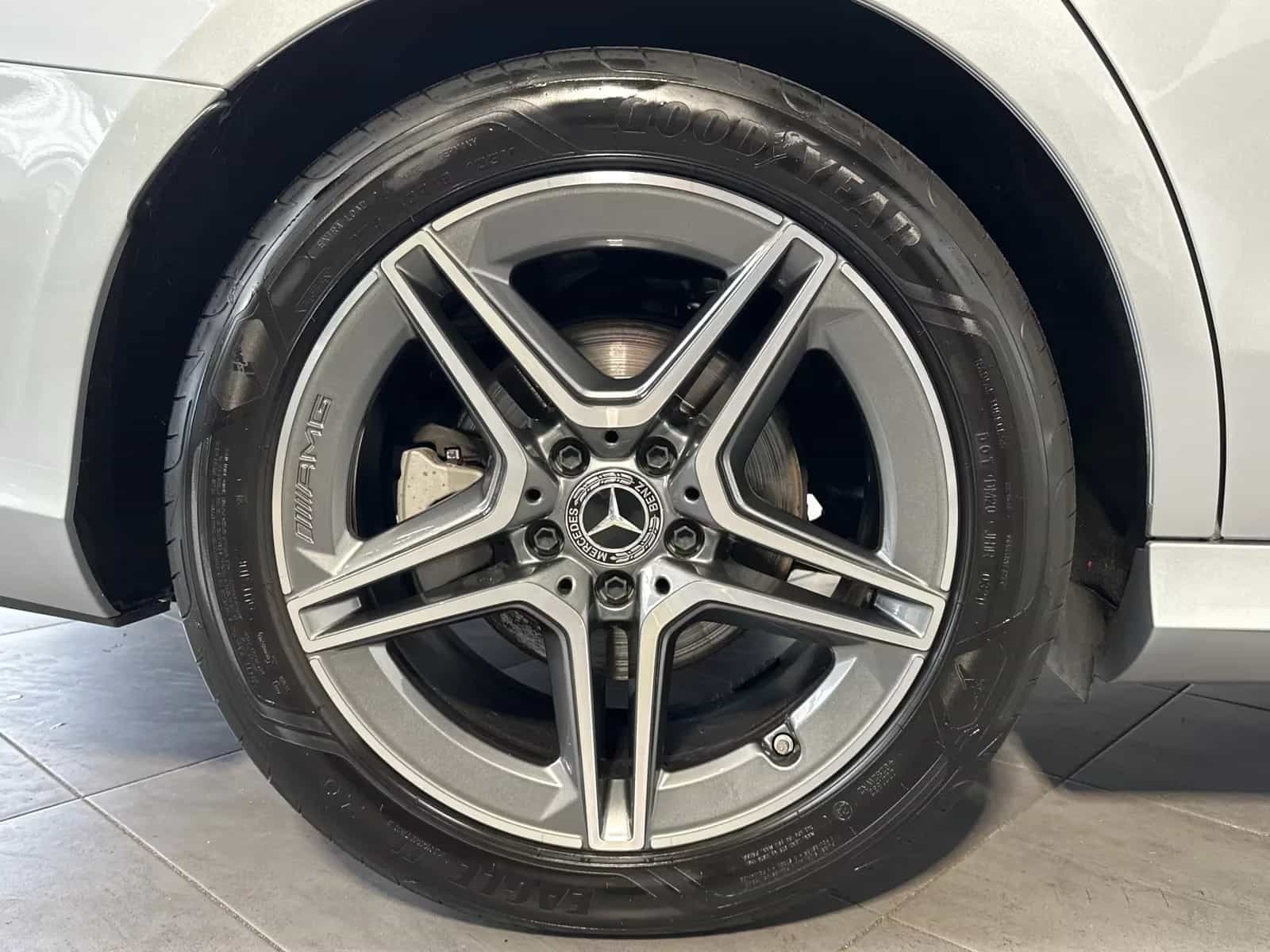 Mercedes-Benz E-Class 300 07/2022-photo-2
