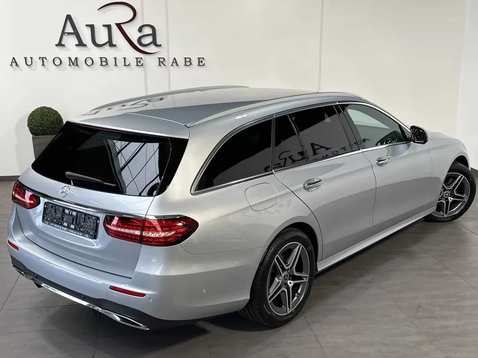 Mercedes-Benz E-Class 300 07/2022-photo-4