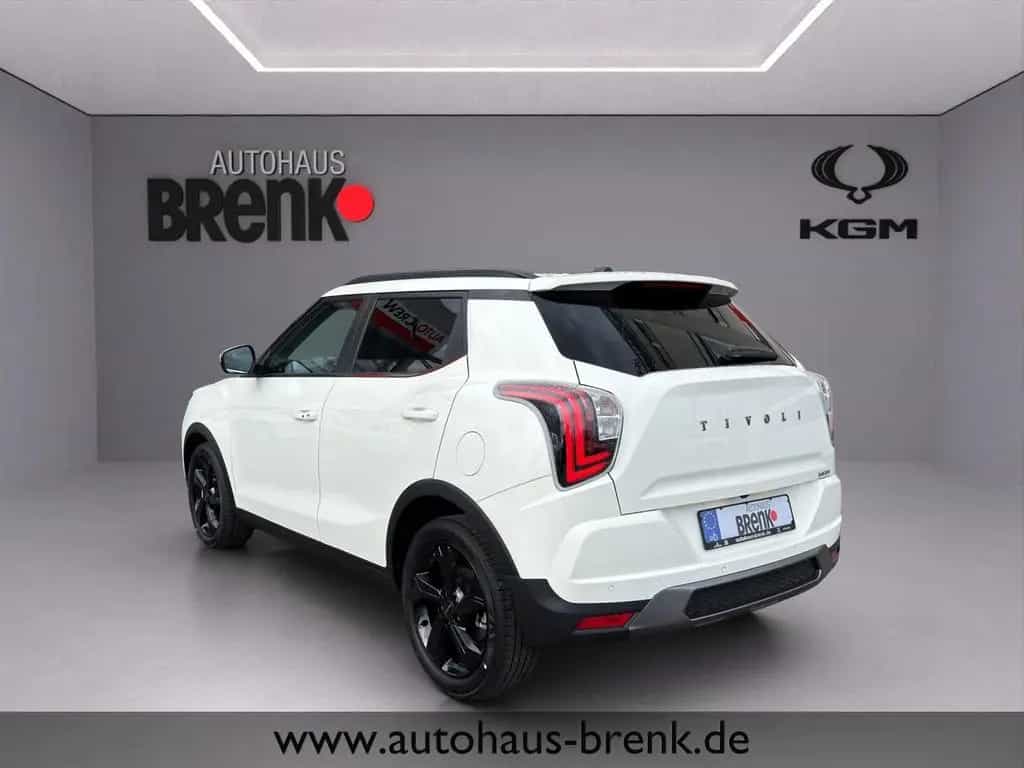 KGM Tivoli Nomad+ 1.5 2WD *LED/SHZ/RFK/App/PDC* null-photo-2