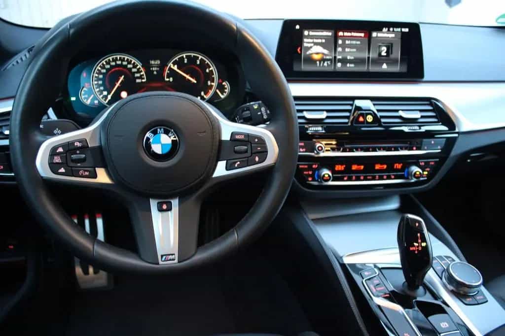 BMW 520 d Touring M-Paket | Leder | ACC | Memory 08/2017-photo-8