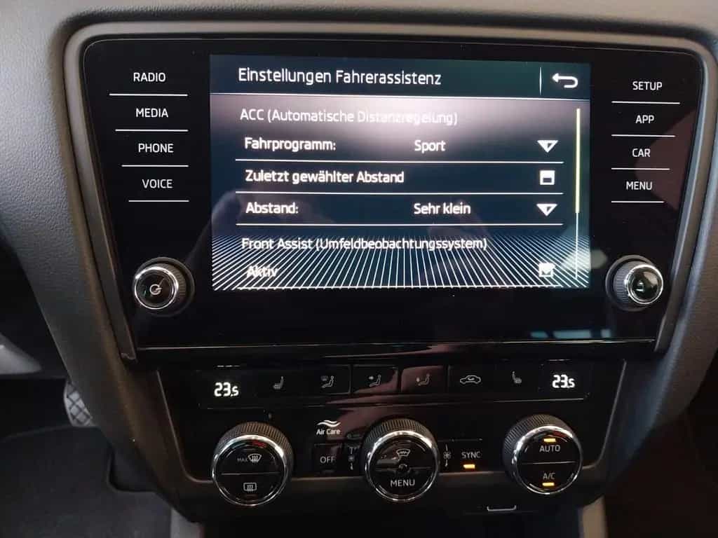 Skoda Octavia Style DSG Frontscheibehzg Lenkradhzg AHK 08/2018-photo-10