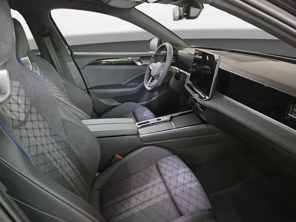 Volkswagen Passat R-Line 2,0 TDI (150 PS) DSG | IQ. | AHK 12/2025-photo-6