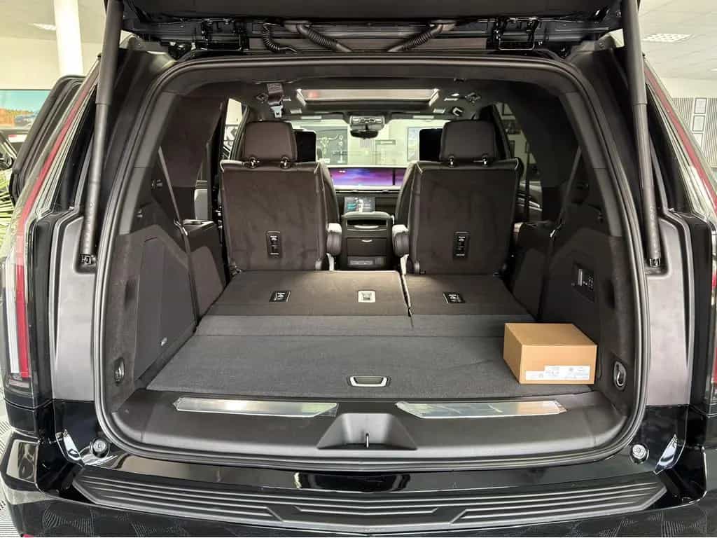Cadillac Escalade Sport Platinum Black SUV 2026 22" AKG V null-photo-12