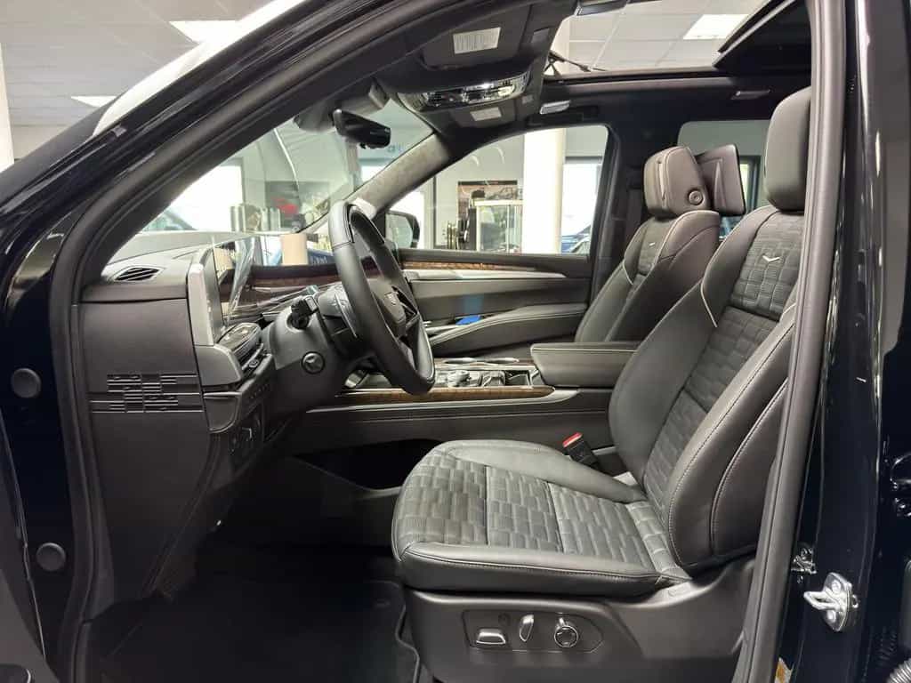 Cadillac Escalade Sport Platinum Black SUV 2026 22" AKG V null-photo-14