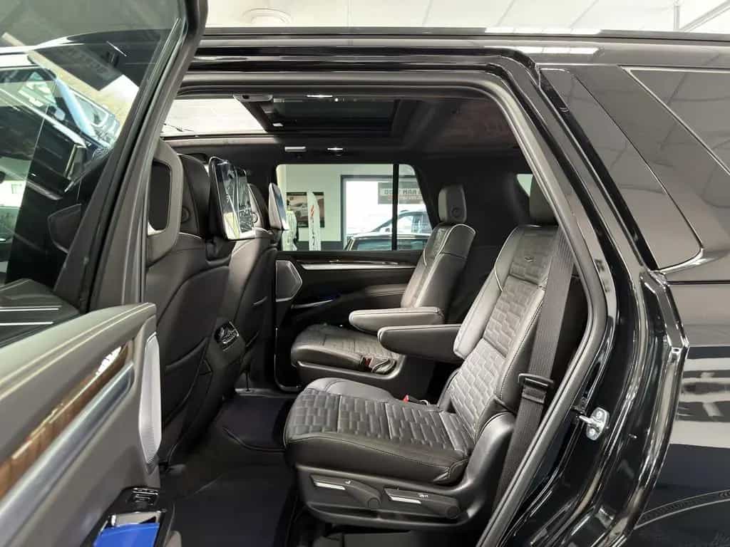 Cadillac Escalade Sport Platinum Black SUV 2026 22" AKG V null-photo-31