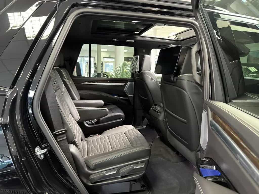 Cadillac Escalade Sport Platinum Black SUV 2026 22" AKG V null-photo-34