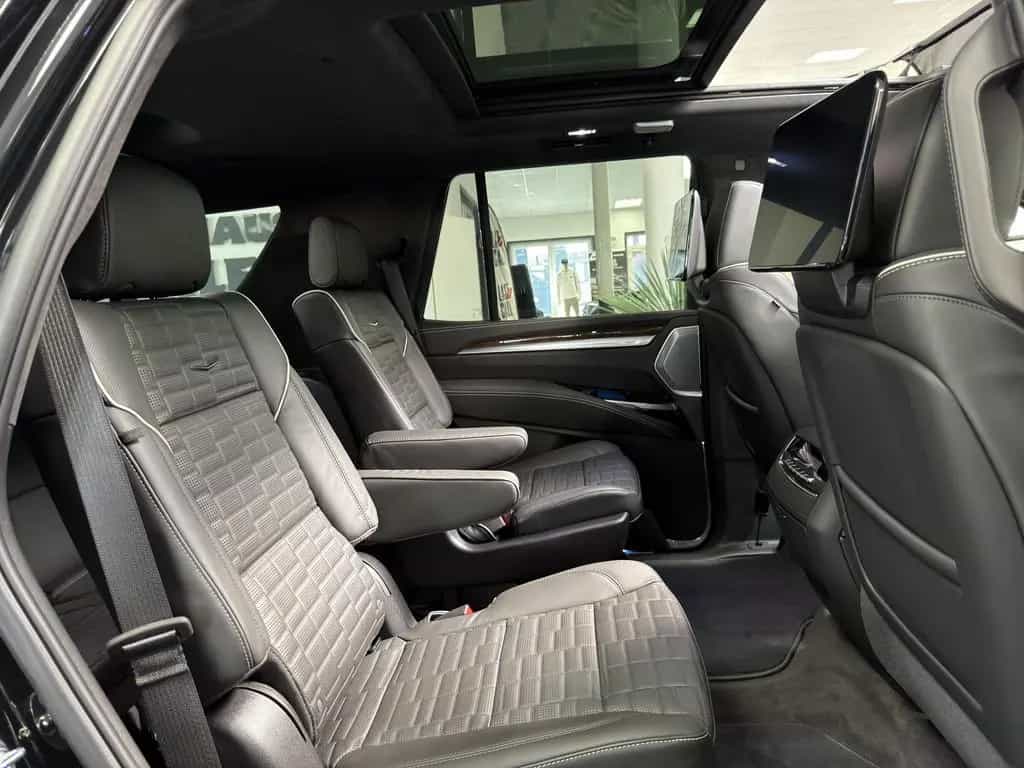 Cadillac Escalade Sport Platinum Black SUV 2026 22" AKG V null-photo-35