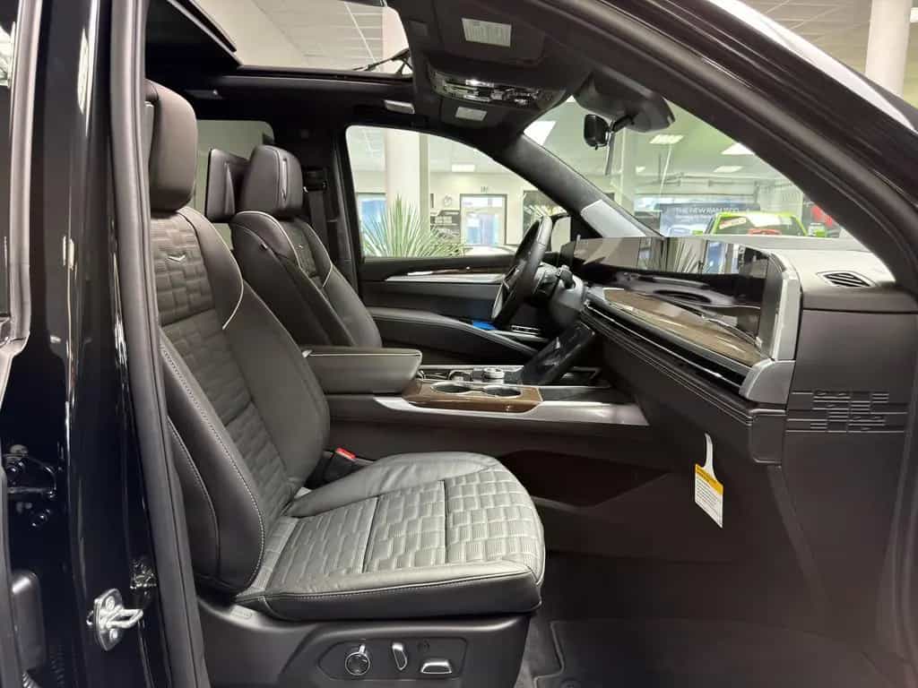Cadillac Escalade Sport Platinum Black SUV 2026 22" AKG V null-photo-38