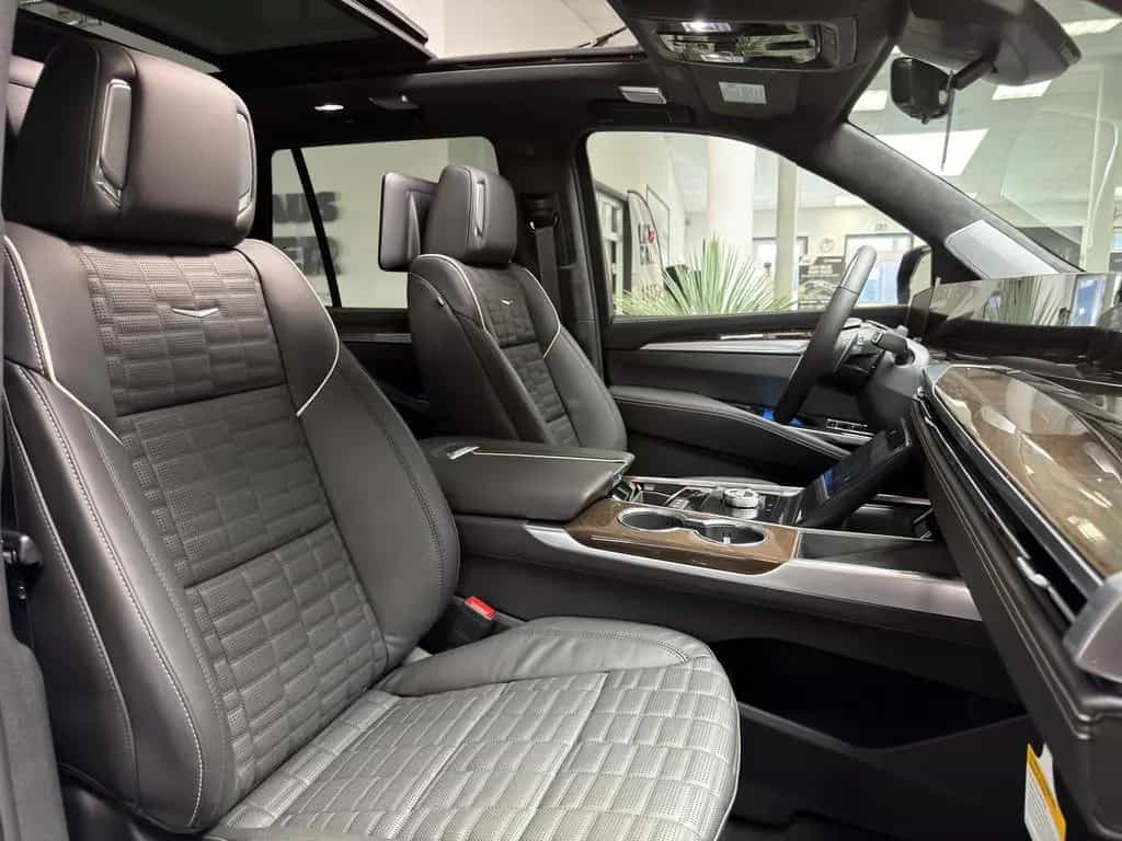 Cadillac Escalade Sport Platinum Black SUV 2026 22" AKG V null-photo-39