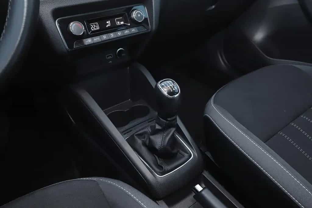 Skoda Fabia Style 1.0 TSI, Klimaautomatik, AHK, PDC, K 03/2020-photo-13