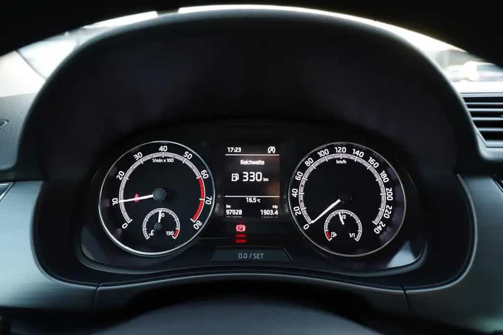 Skoda Fabia Style 1.0 TSI, Klimaautomatik, AHK, PDC, K 03/2020-photo-15