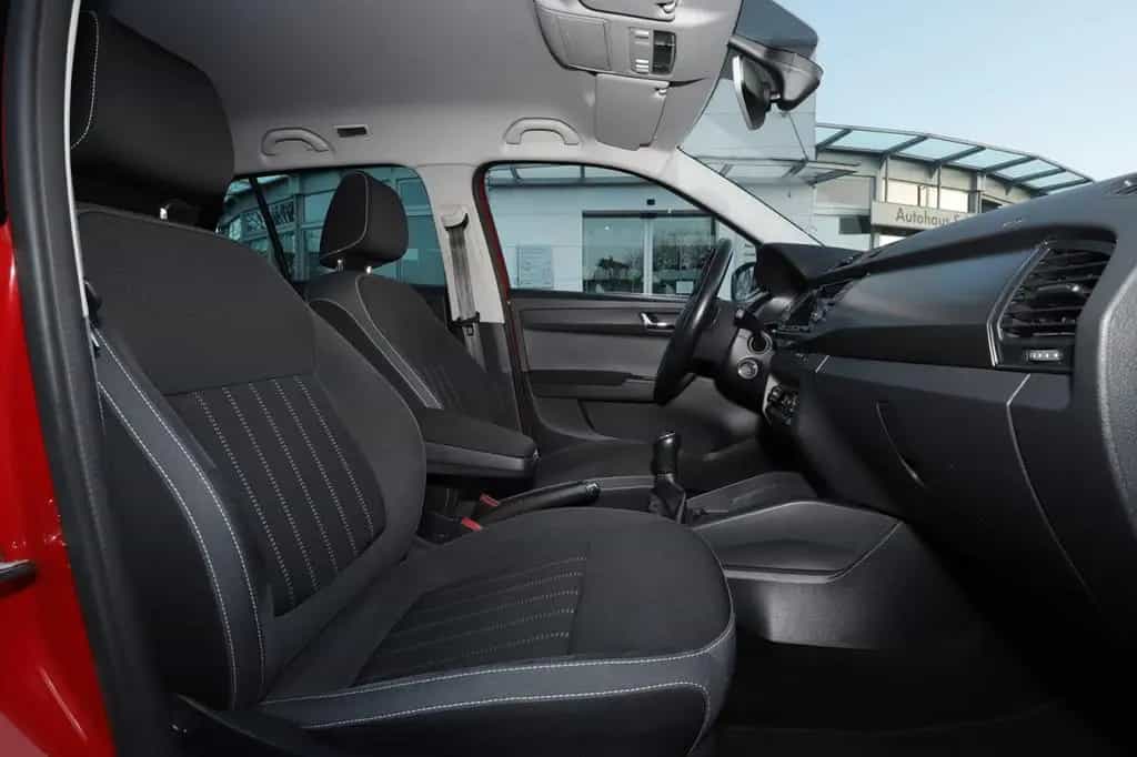 Skoda Fabia Style 1.0 TSI, Klimaautomatik, AHK, PDC, K 03/2020-photo-6