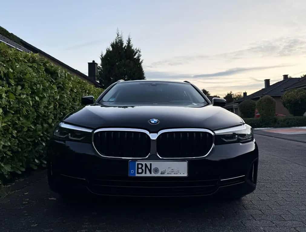 BMW 5 Series 520d Touring A - 10/2020-photo-1