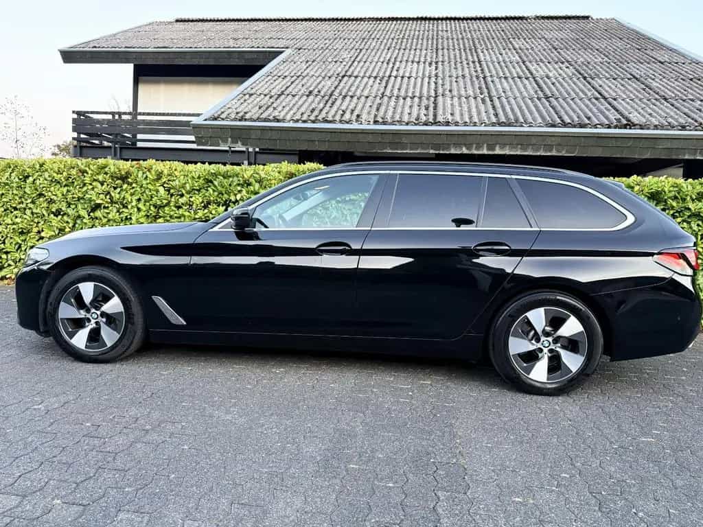 BMW 5 Series 520d Touring A - 10/2020-photo-2