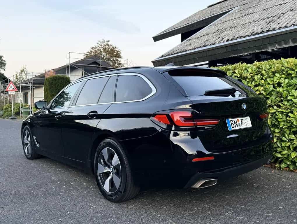 BMW 5 Series 520d Touring A - 10/2020-photo-3