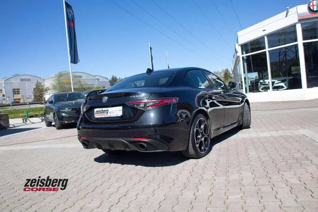 Alfa Romeo Giulia Veloce 2.0 Q4 280PS vom AR Vertragshändle 08/2023-photo-1