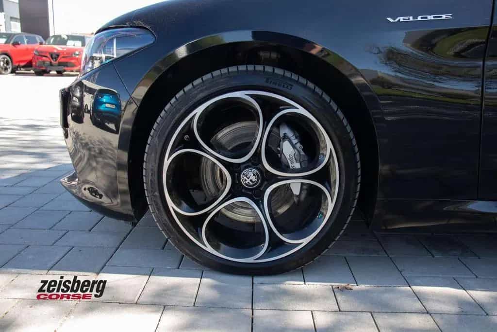 Alfa Romeo Giulia Veloce 2.0 Q4 280PS vom AR Vertragshändle 08/2023-photo-15