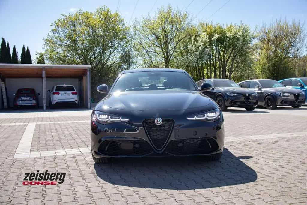 Alfa Romeo Giulia Veloce 2.0 Q4 280PS vom AR Vertragshändle 08/2023-photo-3