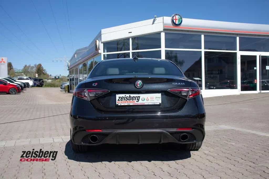 Alfa Romeo Giulia Veloce 2.0 Q4 280PS vom AR Vertragshändle 08/2023-photo-4