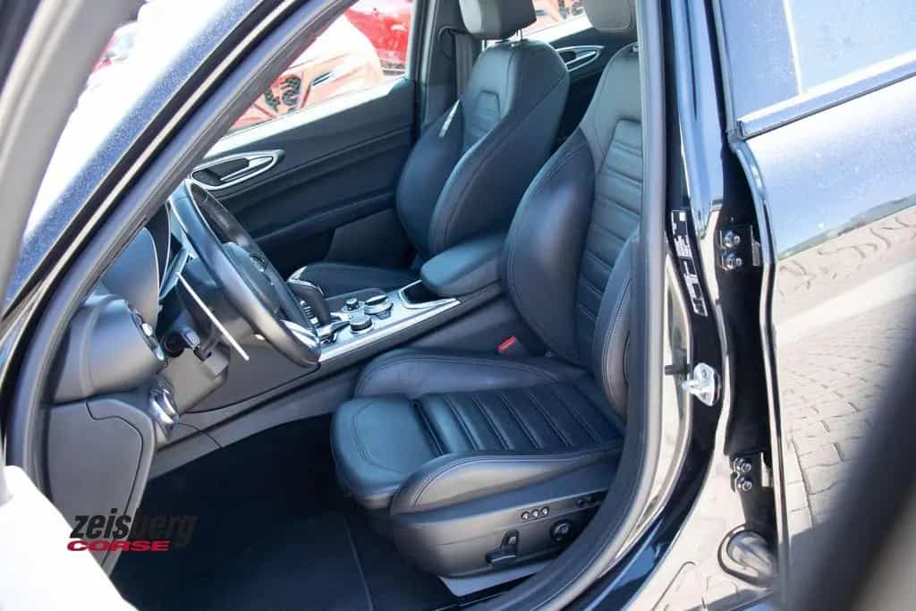 Alfa Romeo Giulia Veloce 2.0 Q4 280PS vom AR Vertragshändle 08/2023-photo-5