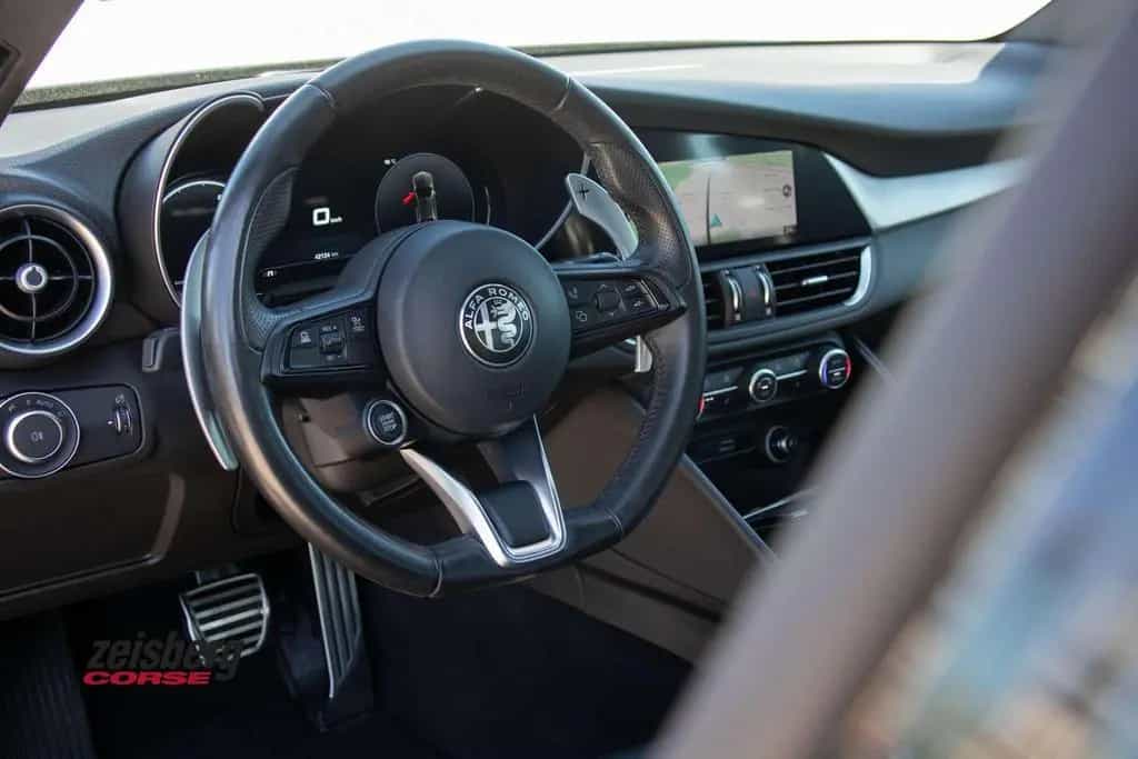 Alfa Romeo Giulia Veloce 2.0 Q4 280PS vom AR Vertragshändle 08/2023-photo-6