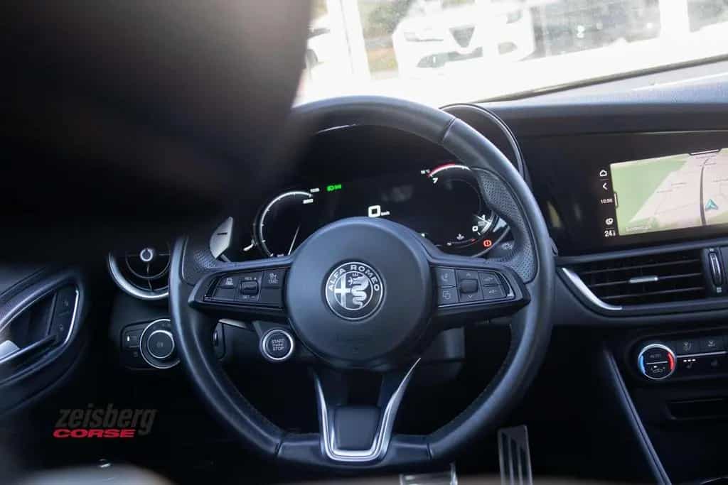Alfa Romeo Giulia Veloce 2.0 Q4 280PS vom AR Vertragshändle 08/2023-photo-7