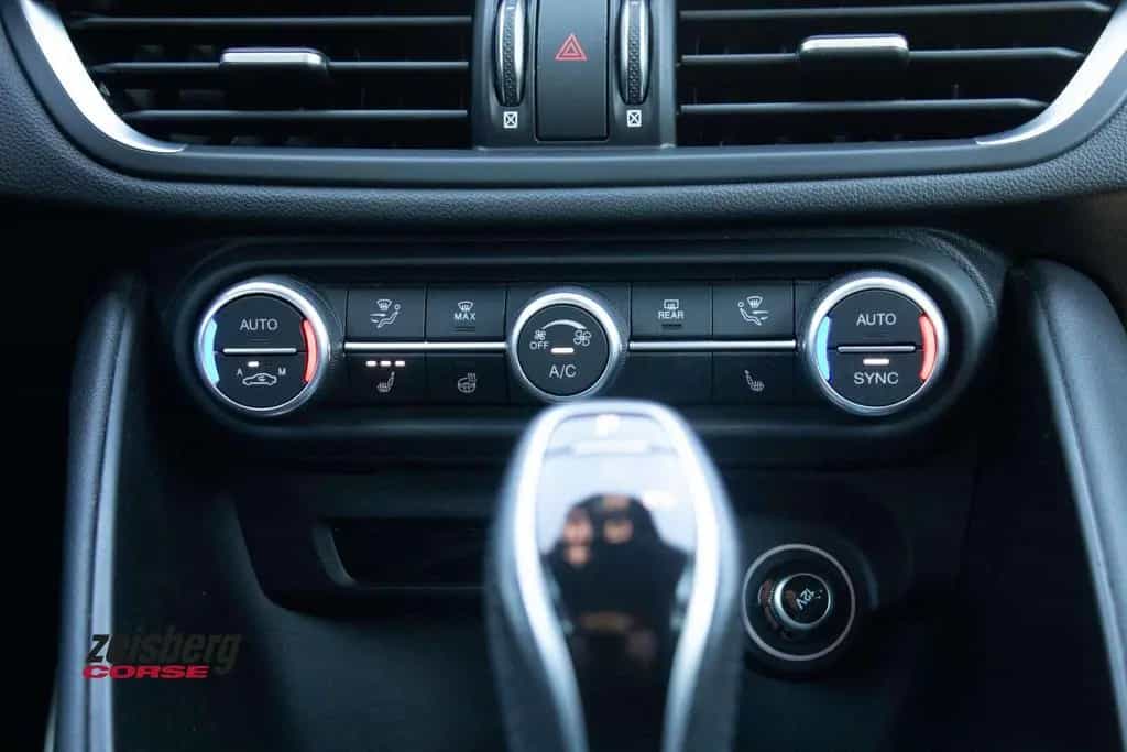 Alfa Romeo Giulia Veloce 2.0 Q4 280PS vom AR Vertragshändle 08/2023-photo-9