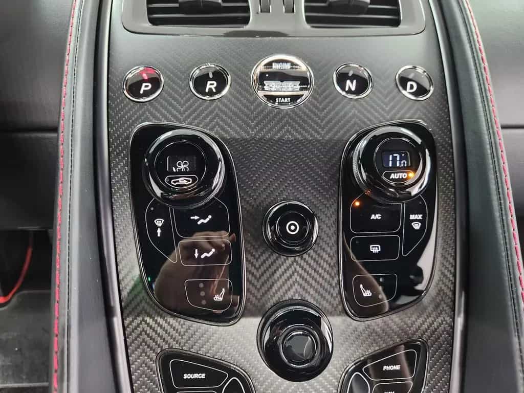 Aston Martin Vanquish Carbon Edition 5.9 V12 05/2017-photo-22