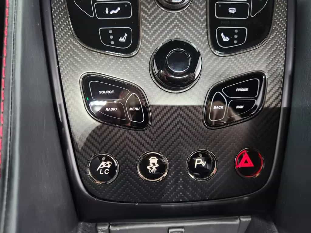 Aston Martin Vanquish Carbon Edition 5.9 V12 05/2017-photo-23