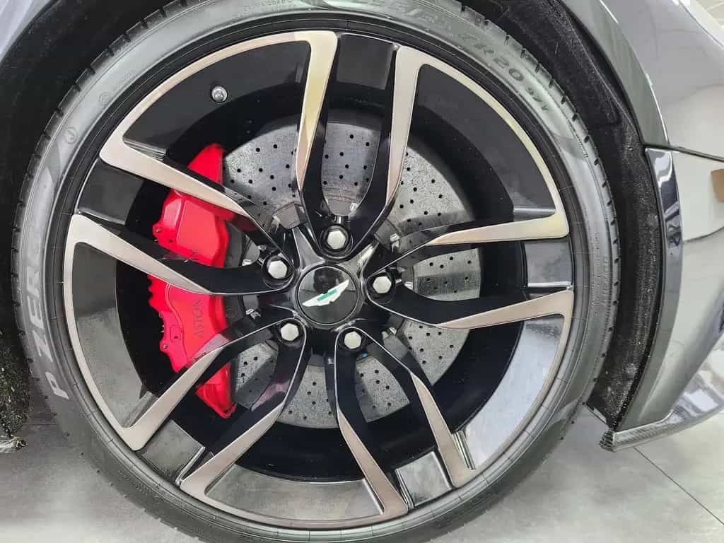 Aston Martin Vanquish Carbon Edition 5.9 V12 05/2017-photo-8