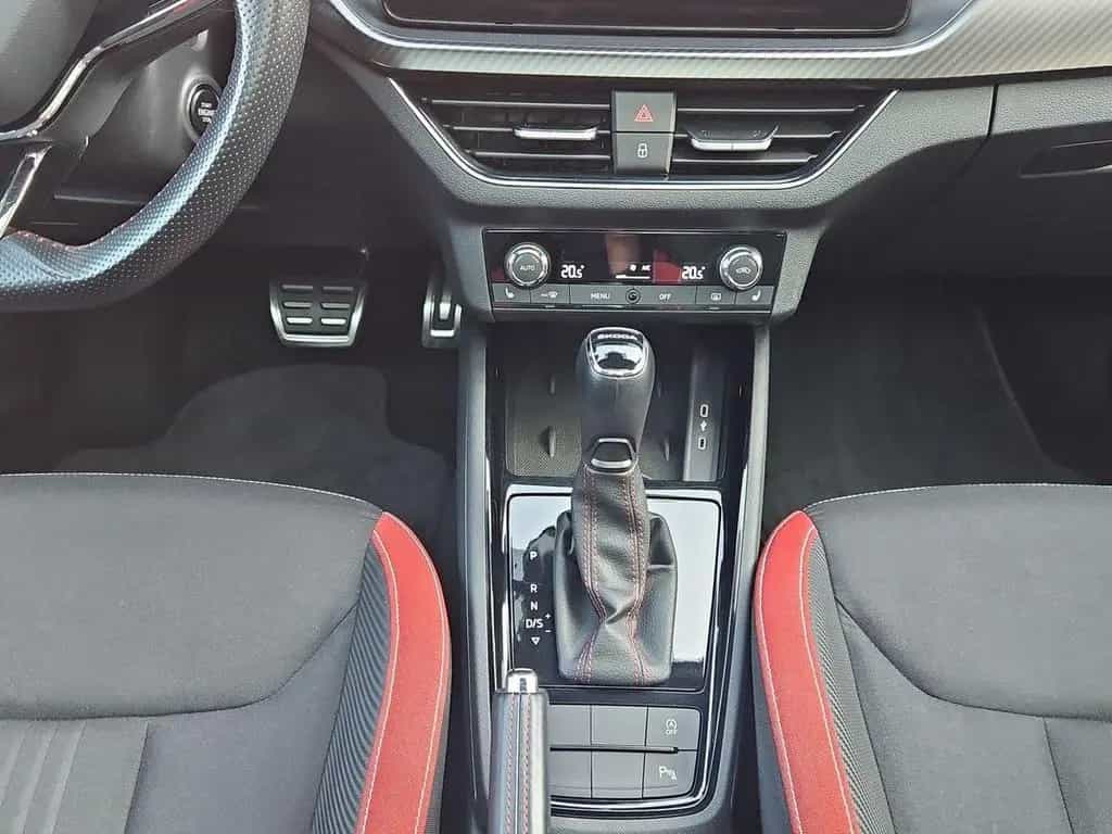 Skoda Kamiq 1.5 TSI Monte Carlo NAVI RFK PANO AHK LED 12/2020-photo-10