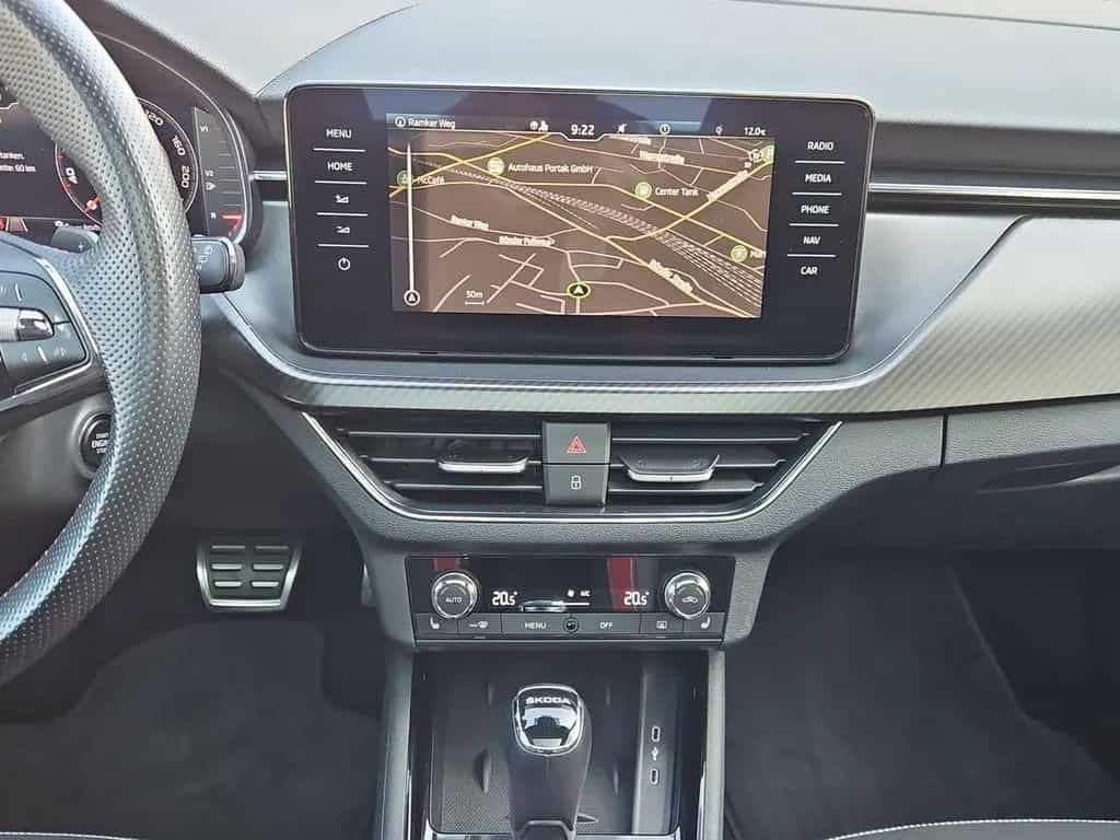 Skoda Kamiq 1.5 TSI Monte Carlo NAVI RFK PANO AHK LED 12/2020-photo-11