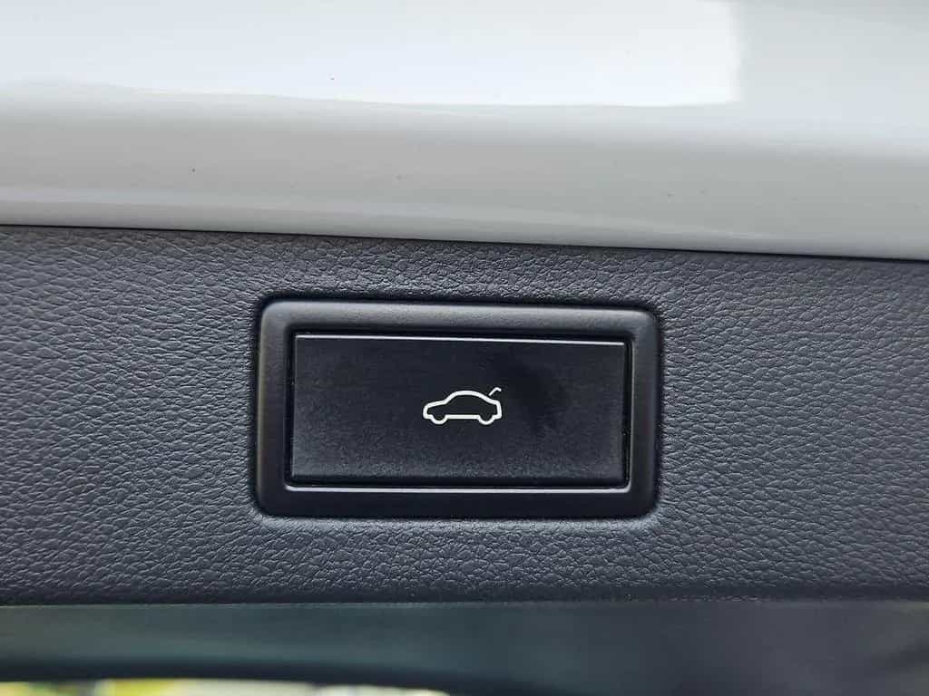 Skoda Kamiq 1.5 TSI Monte Carlo NAVI RFK PANO AHK LED 12/2020-photo-21