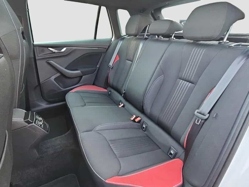 Skoda Kamiq 1.5 TSI Monte Carlo NAVI RFK PANO AHK LED 12/2020-photo-5