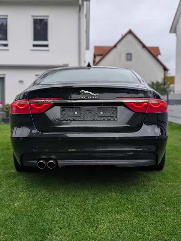 Jaguar XF 20d 180PS Portfolio Automatik Portfolio 10/2016-photo-1