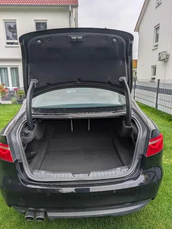 Jaguar XF 20d 180PS Portfolio Automatik Portfolio 10/2016-photo-2