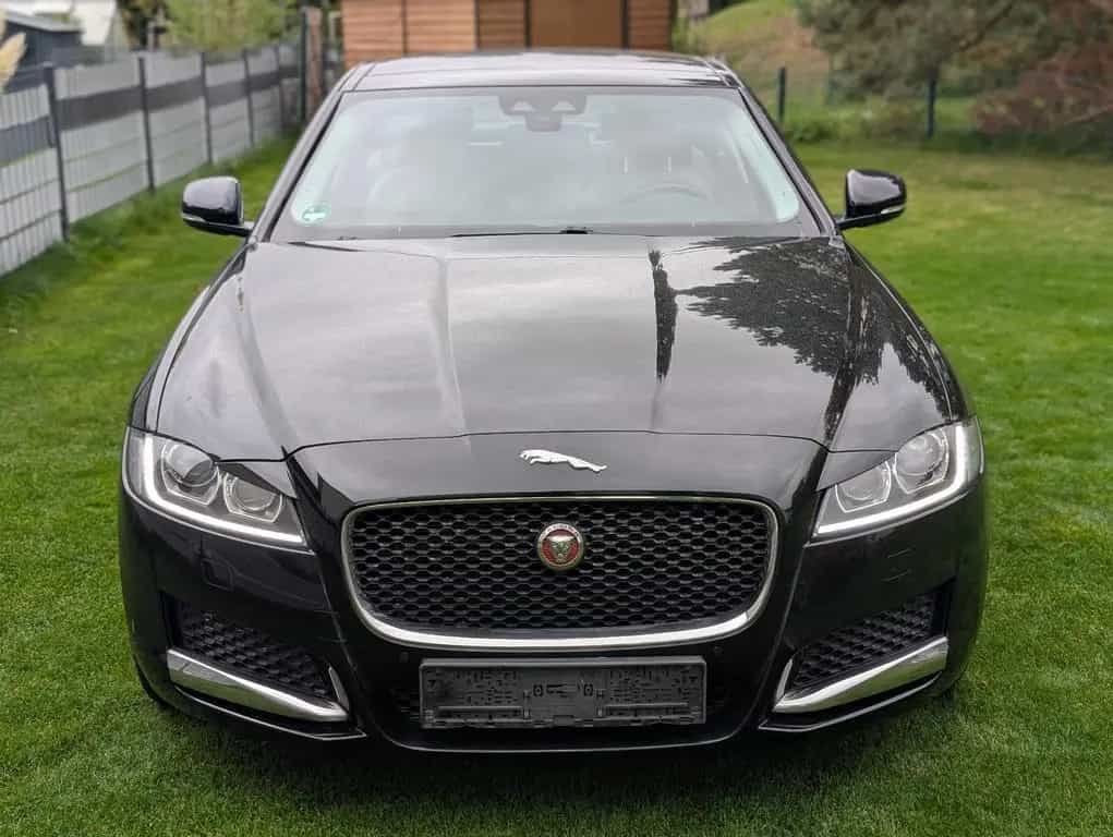Jaguar XF 20d 180PS Portfolio Automatik Portfolio 10/2016-photo-4