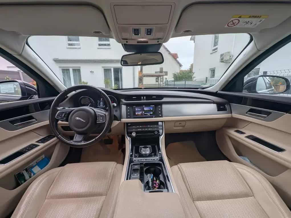 Jaguar XF 20d 180PS Portfolio Automatik Portfolio 10/2016-photo-6