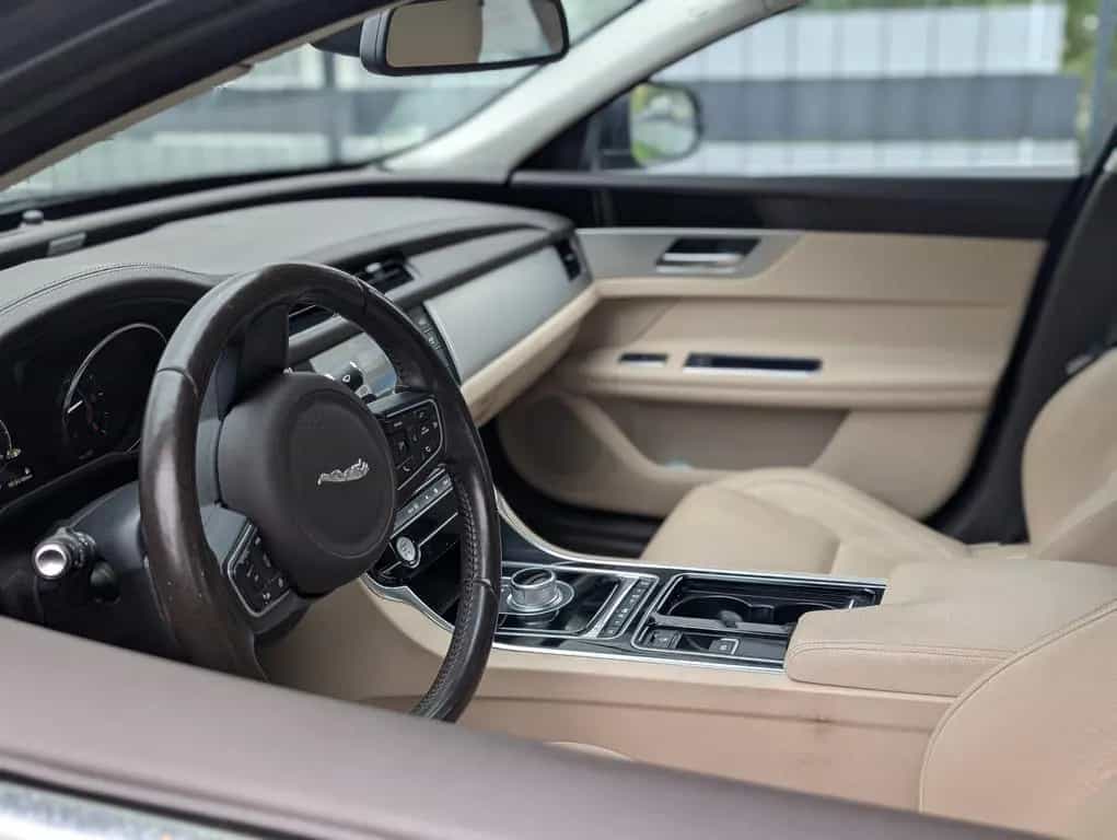 Jaguar XF 20d 180PS Portfolio Automatik Portfolio 10/2016-photo-8