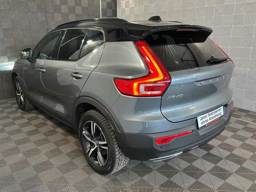 Volvo XC40 2WD*R DESIGN*LED-TEMPO-AHK-R.KAM-NAPPA-SHZ 05/2019-photo-2
