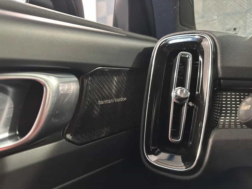 Volvo XC40 2WD*R DESIGN*LED-TEMPO-AHK-R.KAM-NAPPA-SHZ 05/2019-photo-27