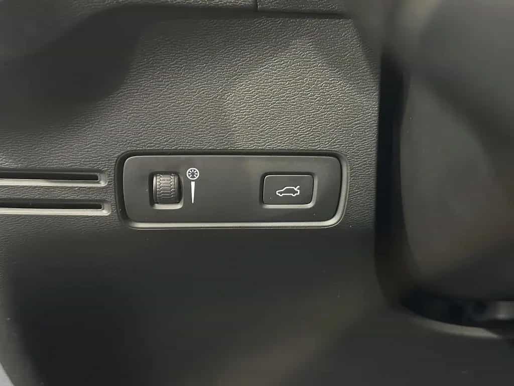 Volvo XC40 2WD*R DESIGN*LED-TEMPO-AHK-R.KAM-NAPPA-SHZ 05/2019-photo-28