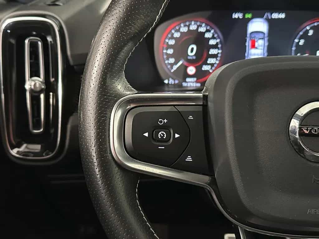 Volvo XC40 2WD*R DESIGN*LED-TEMPO-AHK-R.KAM-NAPPA-SHZ 05/2019-photo-29