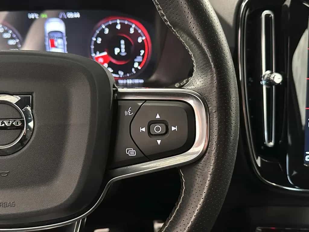 Volvo XC40 2WD*R DESIGN*LED-TEMPO-AHK-R.KAM-NAPPA-SHZ 05/2019-photo-31